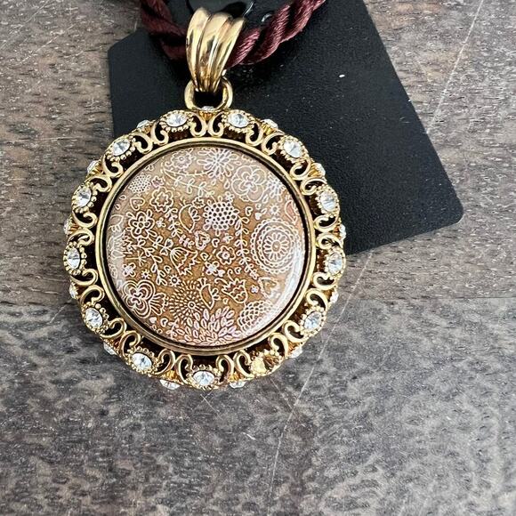 🍭6/$30 New (with defect) Magnabilities Victorian Style Pendant Necklace - Picture 5 of 8